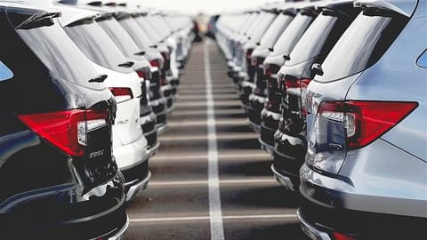 महागड्या वाहनांवर लागणार आता अधिक कर; एकदाच घेतल्या जाणाऱ्या कर संरचनेत बदल