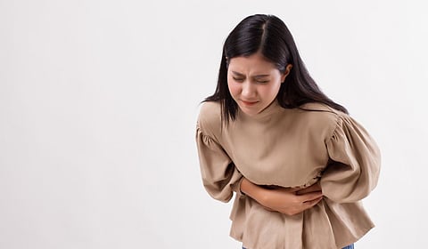 पावसात पोटदुखीचा त्रास वाढतोय? 'अशी' घ्या योग्य काळजी