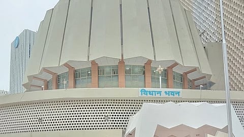 कर्जमाफीवरून गदारोळ; शेतकऱ्यांच्या प्रश्नांवर विधानसभेत विरोधक आक्रमक