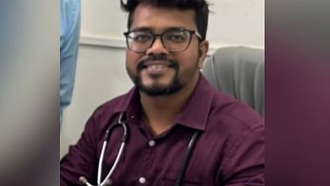 "घरी जेवायला येतोय..." आईला केला शेवटचा फोन; जे जे हॉस्पिटलच्या डॉक्टरने अटल सेतूवरून घेतली उडी