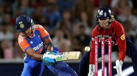 IND W vs ENG W :हरमनप्रीत, शफालीकडून फलंदाजीत योगदान अपेक्षित; इंग्लंडविरुद्धच्या मालिकेत विजयी आघाडी घेण्याचे महिलांचे लक्ष्य