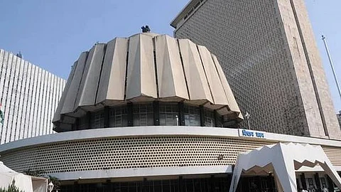 राज्याचा लौकिक धुळीस मिळतोय!