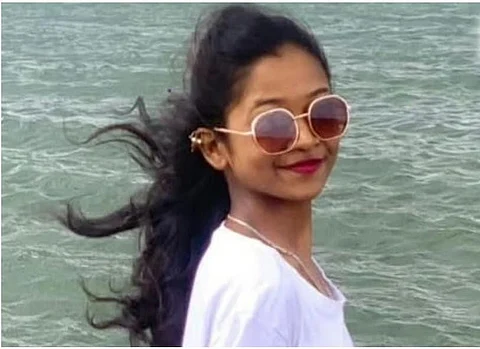 'आई तुला त्रास द्यायचा नाही, माझा शैक्षणिक खर्च फार आहे'...नाशकात महिला पोलिसाच्या लेकीचं टोकाचं पाऊल
