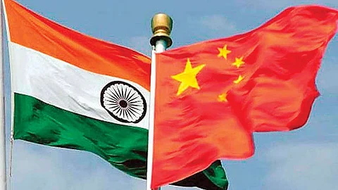 चीनच्या नागरिकांसाठीची पर्यटन व्हिसाबंदी अखेर मागे