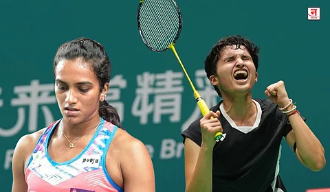 चीन ओपन बॅडमिंटन स्पर्धा : १७ वर्षीय उन्नतीचा सिंधूला पराभवाचा धक्का; सात्विक-चिरागचा उपांत्य फेरीत प्रवेश