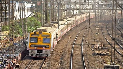 मुंबईतील उपनगरीय रेल्वेसाठी ५२,७२४ कोटी खर्च करणार; केंद्रीय रेल्वेमंत्री अश्विनी वैष्णव यांची माहिती