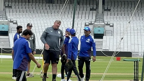 IND vs ENG : "तू आम्हाला शिकवू नकोस"; खेळपट्टी पाहण्यास अटकाव करणाऱ्या ओव्हलच्या पिच क्युरेटरवर संतापला गौतम गंभीर | Video