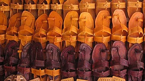 कोल्हापुरी चप्पलला ‘जीआय टॅग’ प्राप्त; अधिकृत स्वामित्व लिडकॉम व लिडकर महामंडळांकडेच