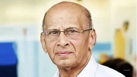 फक्त दोन रुपये फी घेणाऱ्या डॉक्टरचे निधन; ८०व्या वर्षी घेतला अखेरचा श्वास