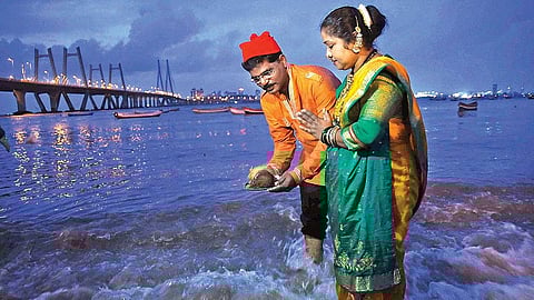 सन आयलाय गो, नारली पुनवेचा! राज्यभर आज नारळी पाैर्णिमेचा जल्लोष; कोळीबांधवांच्या आनंदाला उधाण