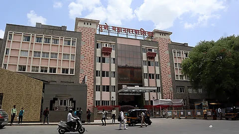 पुण्याला आणखी तीन महापालिकांची गरजच मुख्यमंत्री-उपमुख्यमंत्र्यांमध्ये मतभेद