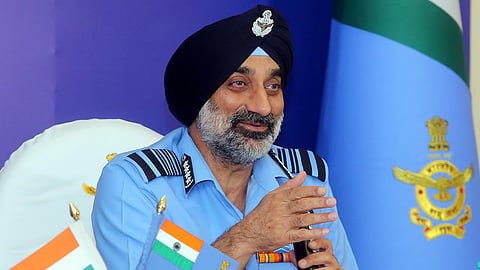 पाकची सहा विमाने पाडली; भारतीय हवाई दलाचे प्रमुख सिंग यांचा गौप्यस्फोट, पाकिस्तानचा इन्कार