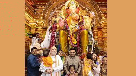गृहमंत्री शहा यांनी सहकुटुंब घेतले लालबागच्या राजाचे दर्शन