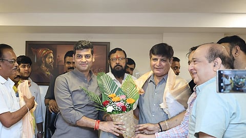 अस्तित्व वाचवण्यासाठी ओमी कलानींची धडपड; अखेर युतीसाठी शिंदे गटाचा दरवाजा ठोठावला