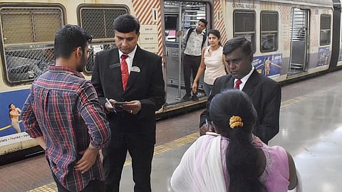 पश्चिम रेल्वेत फुकट्या प्रवाशांमध्ये वाढ; गतवर्षीच्या तुलनेत ३५ टक्क्यांनी संख्या वाढली