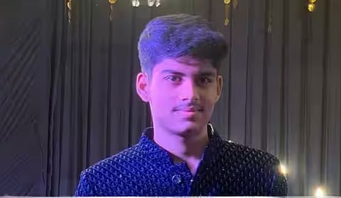 धुळ्यात माजी स्थायी सभापतीच्या मुलाची आत्महत्या; वाढदिवसानंतर दोनच दिवसात उचललं टोकाचं पाऊल
