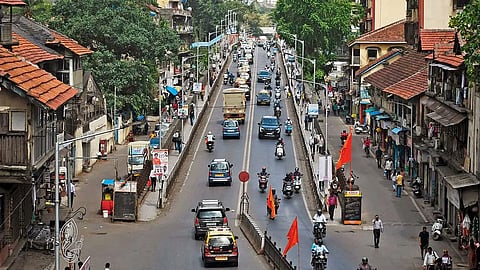 Mumbai : उद्यापासून एलफिन्स्टन पूल बंद; दक्षिण मुंबईत होणार वाहतूककोंडी; अनेक मार्गावरील वाहतुकीमध्ये बदल