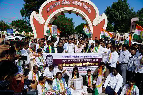 CJI अवमान प्रकरण : शरद पवार गटाचे संविधान सन्मान आंदोलन; रोहित पवार म्हणाले, ''मनुवादी प्रवृत्ती...