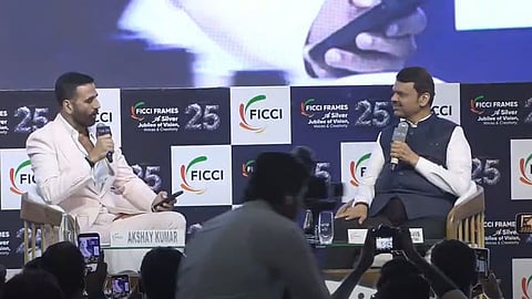 FICCI FRAMES 2025 : "सर, तुम्ही संत्री कशी खातात?"अक्षय कुमारचा फडणवीसांना मजेशीर सवाल; मुख्यमंत्र्यांनी दिलं 'ओजी नागपूरकर' उत्तर