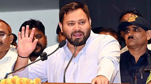 बिहारमध्ये प्रत्येक घरात सरकारी नोकरी; तेजस्वी यादव यांची निवडणुकीच्या पार्श्वभूमीवर घोषणा
