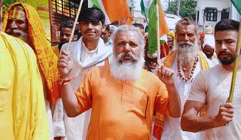 अयोध्या येथील रावत मंदिराचे मुख्य पुजारी महंत राम मिलन दास यांचे गूढ निधन