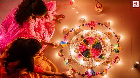 Diwali Rangoli Ideas : पारंपरिक ठिपक्यांपासून मॉडर्न डिझाइन्सपर्यंत! घर सजवण्यासाठी रांगोळीचे खास पर्याय