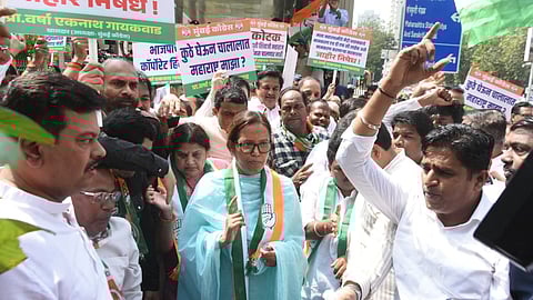 मेट्रो स्टेशनची नावे बदला - वर्षा गायकवाड