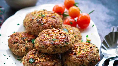 टी-टाइम स्नॅकसाठी एकदम बेस्ट! कच्च्या केळीचे कटलेट