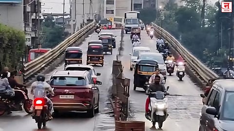 बंदची अधिसूचना, पण शहाड उड्डाणपुलावरून वाहतूक सुरूच; पहिल्या दिवशी डांबरीकरणाचे काम सुरू नाहीच