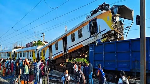 पॅसेंजर ट्रेनचा डबा थेट मालगाडीवर चढला; छत्तीसगडच्या रेल्वे अपघातातील मृतांचा आकडा वाढला