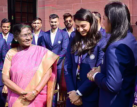 Indian Women Cricket Team : विश्वविजेत्यांनी घेतली राष्ट्रपती द्रौपदी मुर्मू यांची भेट