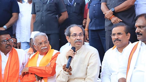 मतचोरीशिवाय सरकारकडे पर्याय नाही; उद्धव ठाकरेंची महायुतीवर टीका; परभणी दौऱ्यावर शेतकऱ्यांशी संवाद साधला