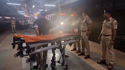 Mumbai : सँडहर्स्ट रोड रेल्वे दुर्घटनेला जबाबदार कोण? ५ दिवस उलटले तरी FIR नाही