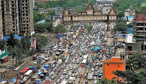 दहिसर टोल नाका आता २० मीटर पुढे; वाहतूक सुरळीत झाल्याचा परिवहन मंत्री प्रताप सरनाईक यांचा दावा