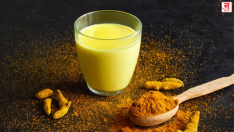 आजीचा असरदार उपाय! हळदीचं दूध हिवाळ्यात कसं बदलतं आरोग्य? वाचा सविस्तर