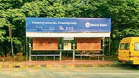 एनएमएमटी बस शेल्टर घोटाळा; जाहिरातीसाठीच शेल्टर ; शिवसेना ठाकरे गटाची चौकशीची मागणी