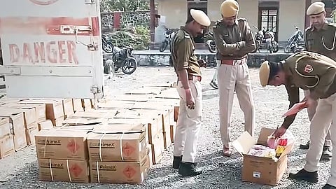 राजस्थानात मोठा दहशतवादी कट उधळला; स्फोटकांनी भरलेली पिकअप व्हॅन जप्त