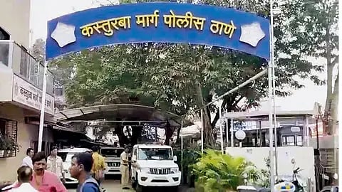 धर्मांतरासाठी विद्यार्थ्याला धमकी; तिघांविरुद्ध गुन्हा दाखल