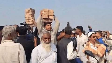 मशिदीवरून राजकीय वादंग