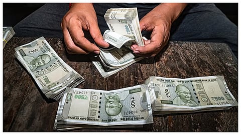 8th Pay Commission: १ जानेवारी २०२६ पासून आठव्या वेतन आयोगाची अंमलबजावणी? अर्थ मंत्रालयाने लोकसभेत दिली महत्त्वाची माहिती