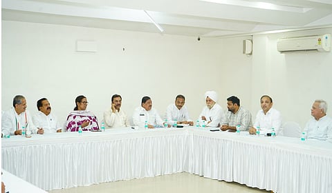 मुंबई महापालिकेच्या निवडणुकीत काँग्रेसचा मोठा निर्णय; महाविकास आघाडीत फूट