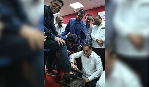 Viral Video : भाजपच्या अमित साटम यांची अनोखी कृती चर्चेत; व्हिडीओ होतोय तुफान व्हायरल