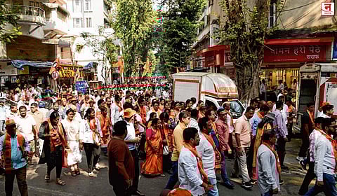 बंडखोरी अन् धावपळ; भाजप कार्यालय, ‘मातोश्री’वर संतप्त कार्यकर्त्यांची धडक; १४ महापालिकांमध्ये महायुतीत दरी; मुंबई, ठाण्यात भाजप-शिंदे सेनेची युती