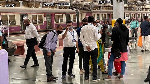 प्रवाशांनो लक्ष द्या! UTS ॲपमधून ट्रेन पास बुकिंग बंद; आता RailOne वापरा; मिळेल ३ टक्के डिस्काउंटही, वाचा सविस्तर
