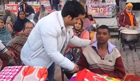 हीच खरी श्रीमंती! स्वतः बेघर, तरीही थंडीत कुडकुडणाऱ्यांना ब्लँकेटचे वाटप, पठाणकोटच्या राजूची सोशल मीडियावर चर्चा