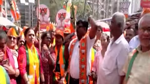 '५० खोके, एकदम ओके', भाजपच्या घोषणा; एकनाथ शिंदेंच्या सेनेला डिवचले