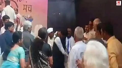 भूमिका आणि राडे