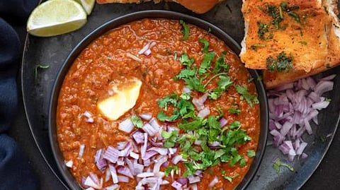 पाहुणे आलेत? कुकरमध्ये झटपट बनवा रेस्टॉरंटसारखी चमचमीत पावभाजी, फक्त १५ मिनिटांत!