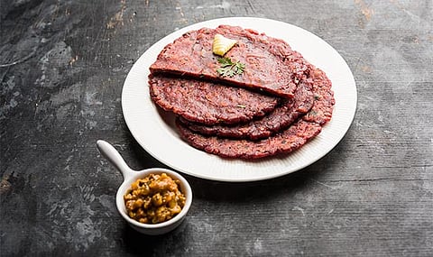 हिवाळ्यात खा पौष्टिक नाचणीचे पराठे; जाणून घ्या सोपी रेसिपी