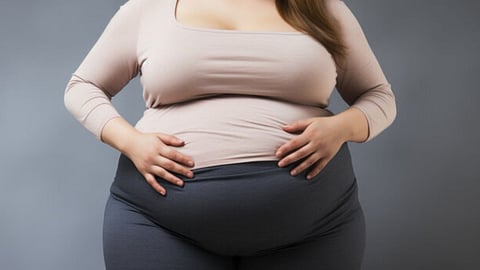 पोटाचा घेर कमी करायचाय? रोज करा 'ही' प्रभावी योगासने